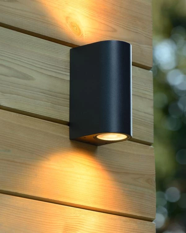 Lucide BOOGY - Wandspot Buiten - 2xGU10 - IP44 - Zwart - sfeer 2